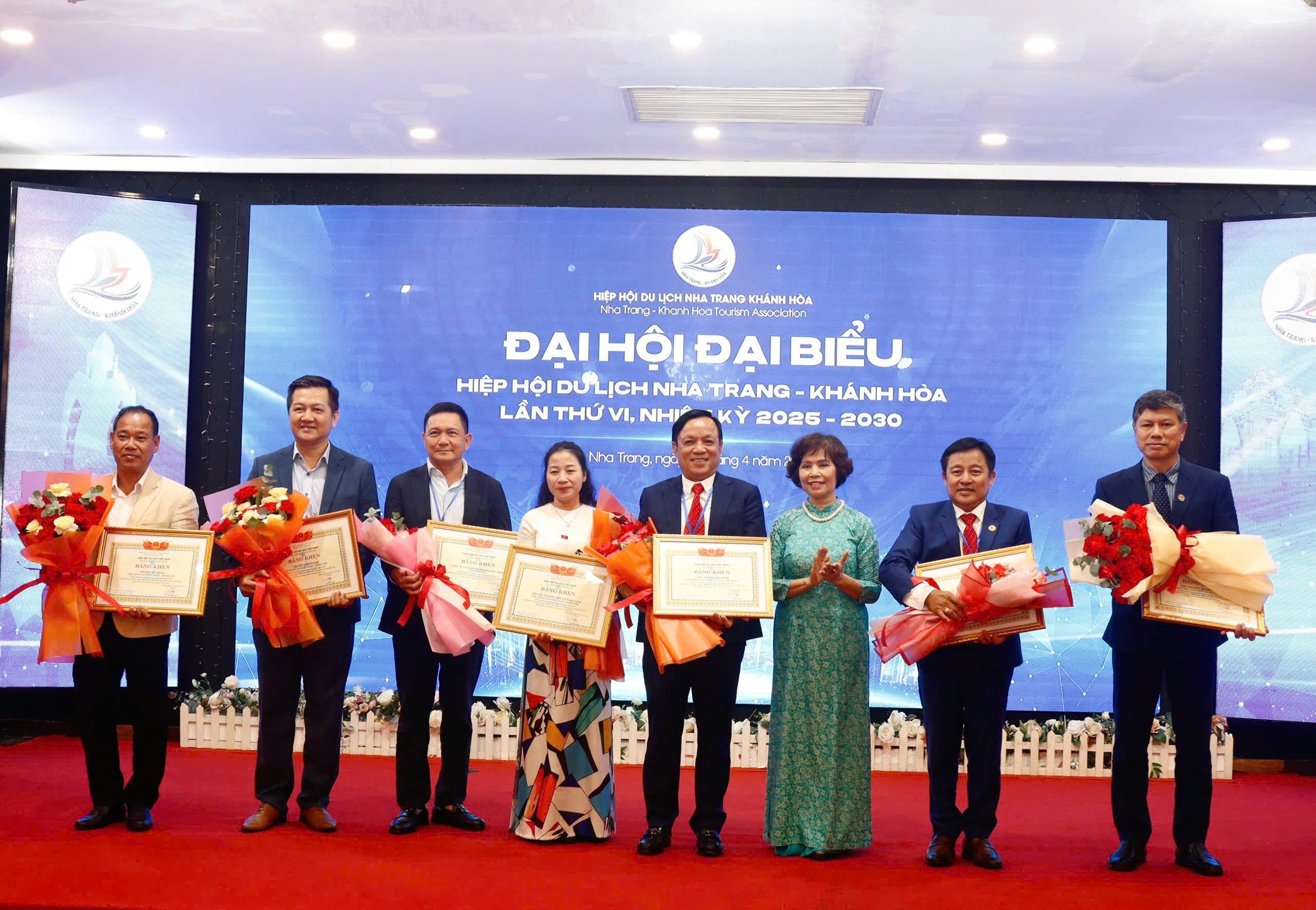 bang-khen-hiep-hoi-du-lich-viet-nam-5-1.jpg