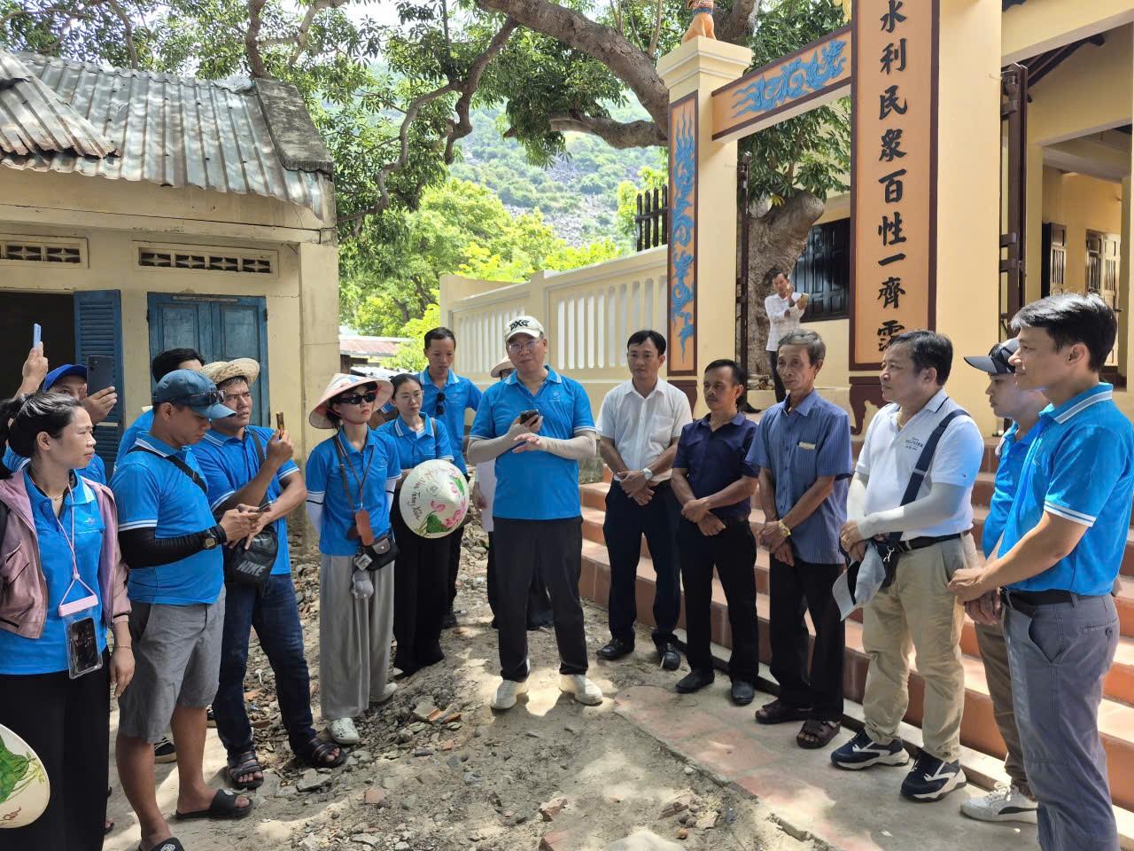 khao-sat-du-lich-cong-dong-bich-dam-tham-quan (1)