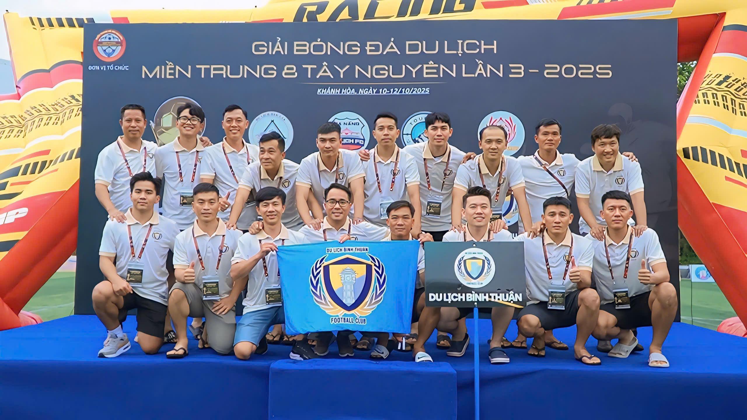 giai-bong-da-du-lich-mien-trung-tay-nguyen (12)