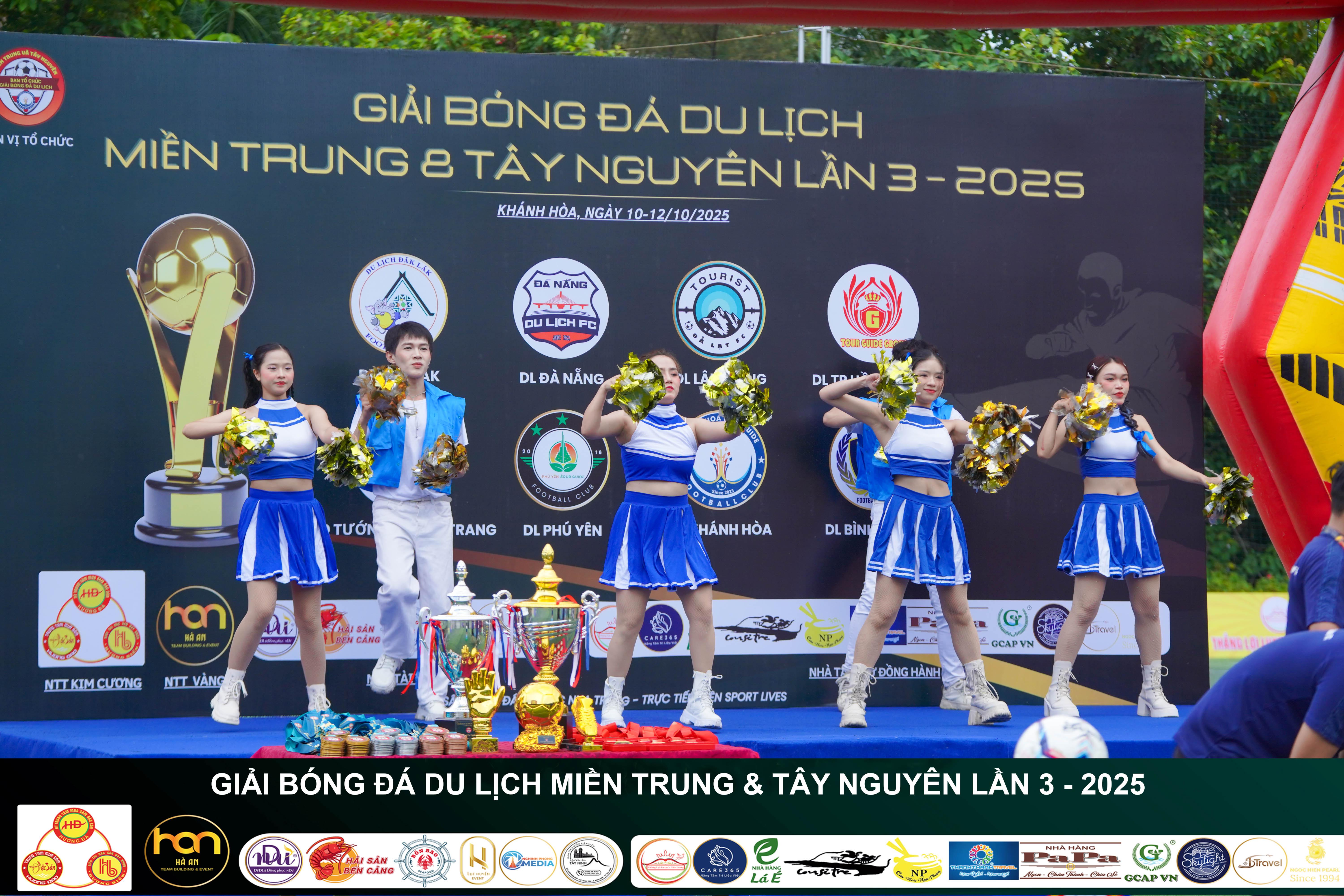 giai-bong-da-du-lich-mien-trung-tay-nguyen (15)