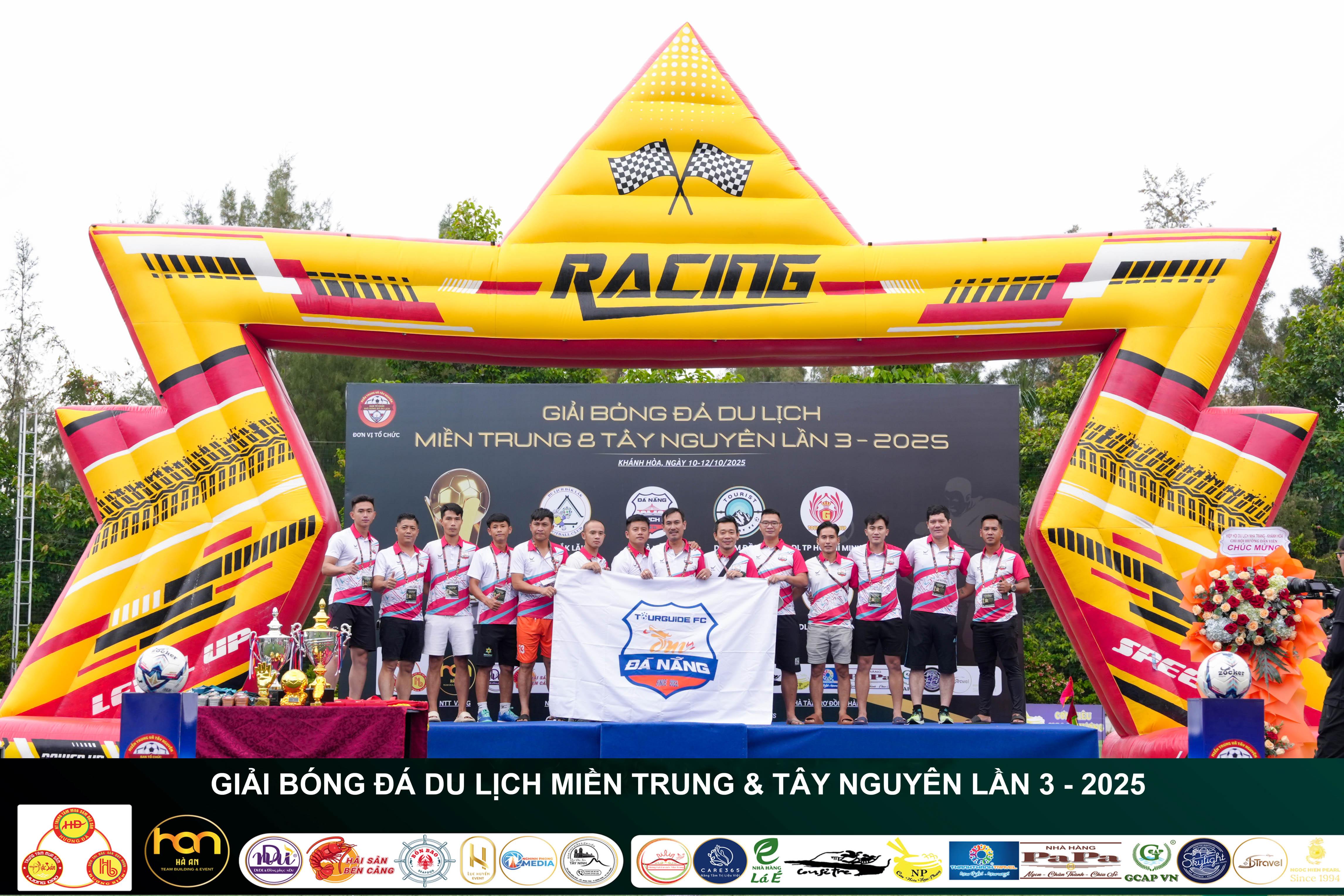 giai-bong-da-du-lich-mien-trung-tay-nguyen (23)