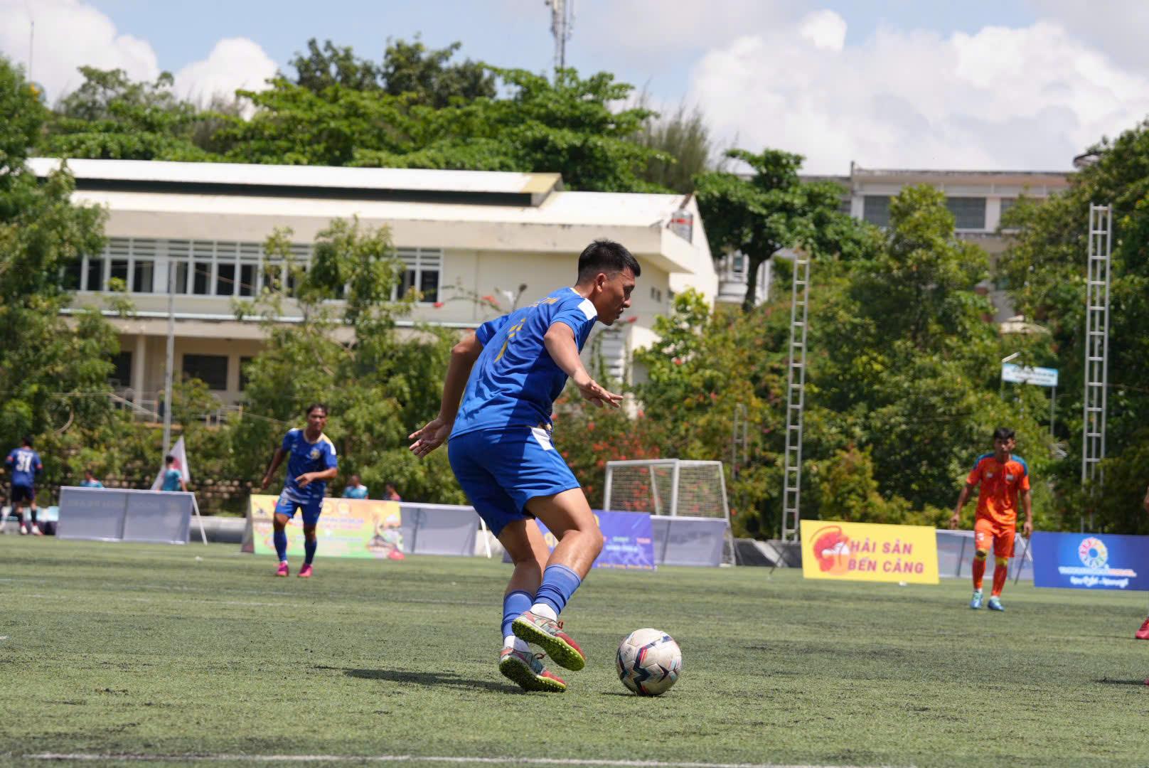 khanh-hoa-tour-guide-fc (1)