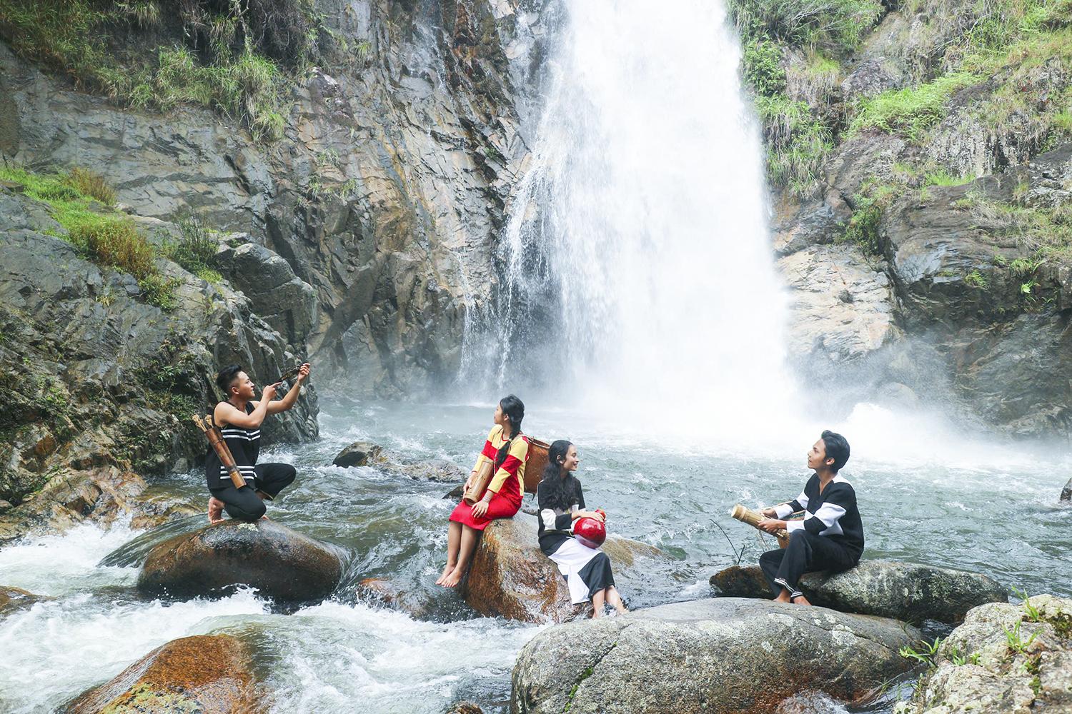 du-lich-cong-dong-khanh-son (4)