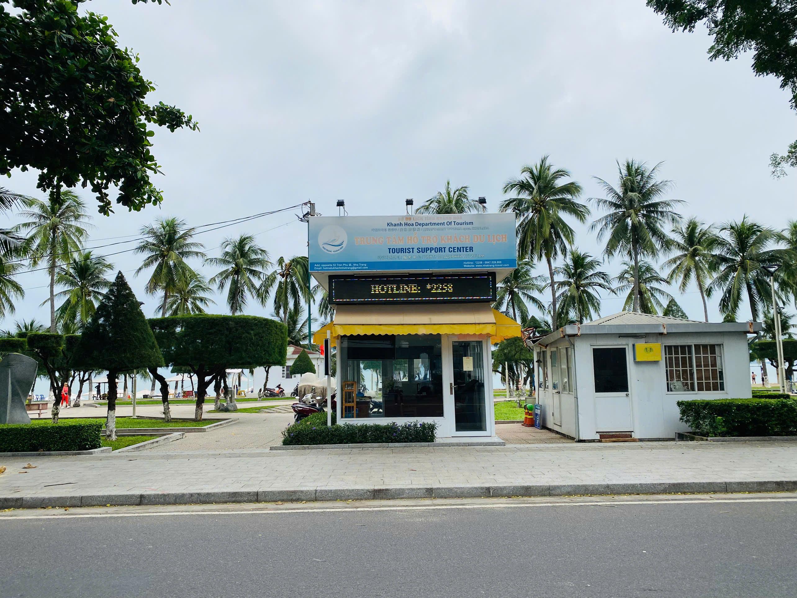 trung-tam-ho-tro-du-khach (2)