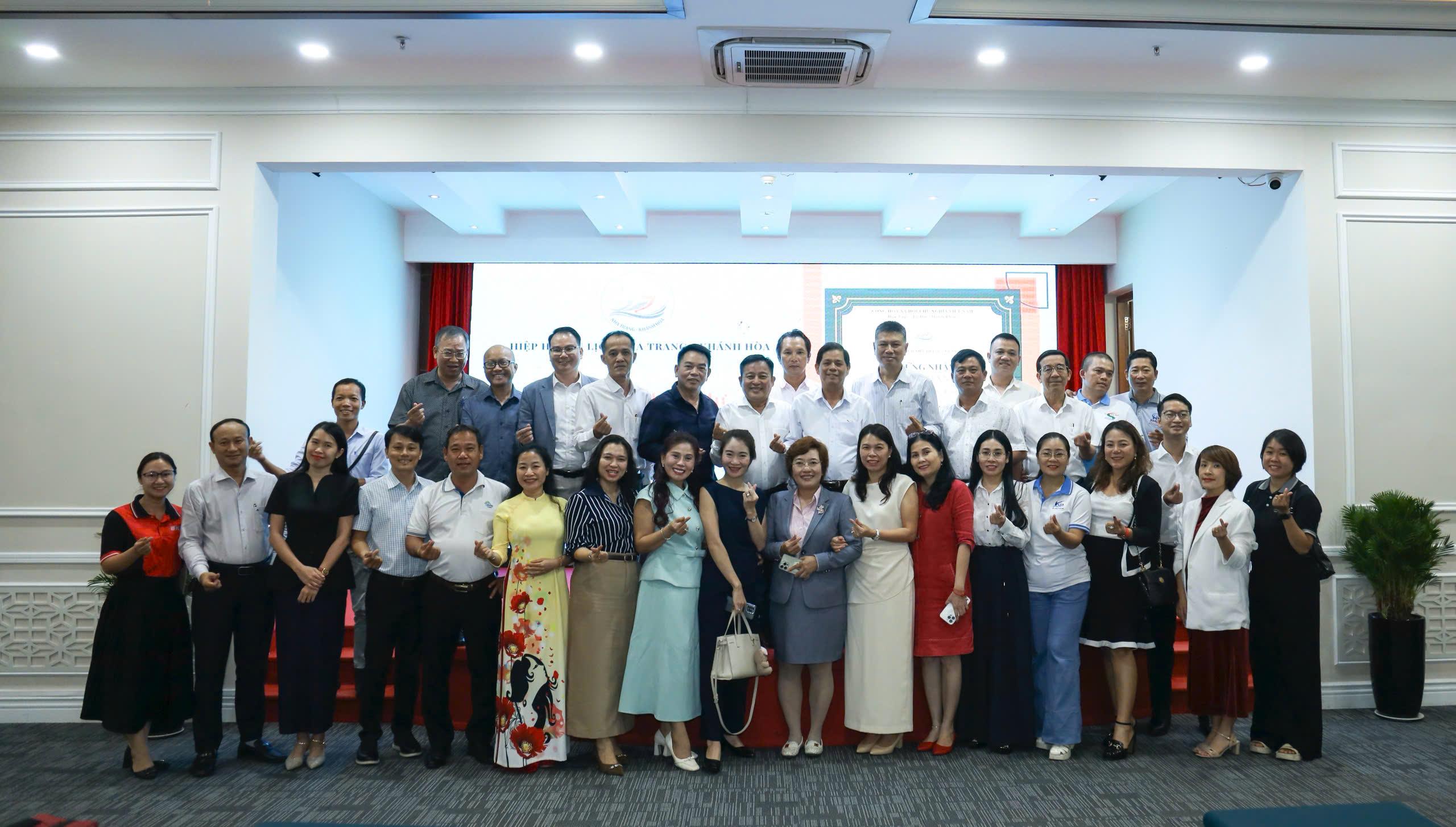 hoi-nghi-ban-chap-hanh-hiep-hoi-du-lich-khanh-hoa (2)