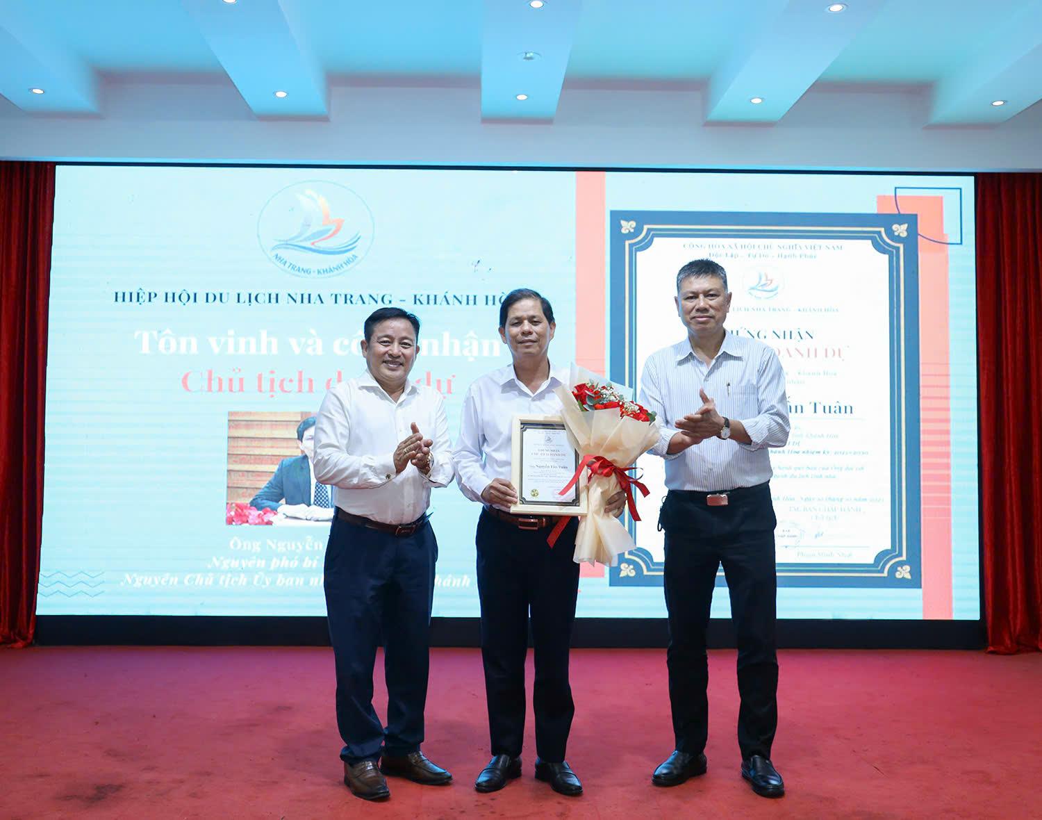 hoi-nghi-ban-chap-hanh-hiep-hoi-du-lich-khanh-hoa (3)