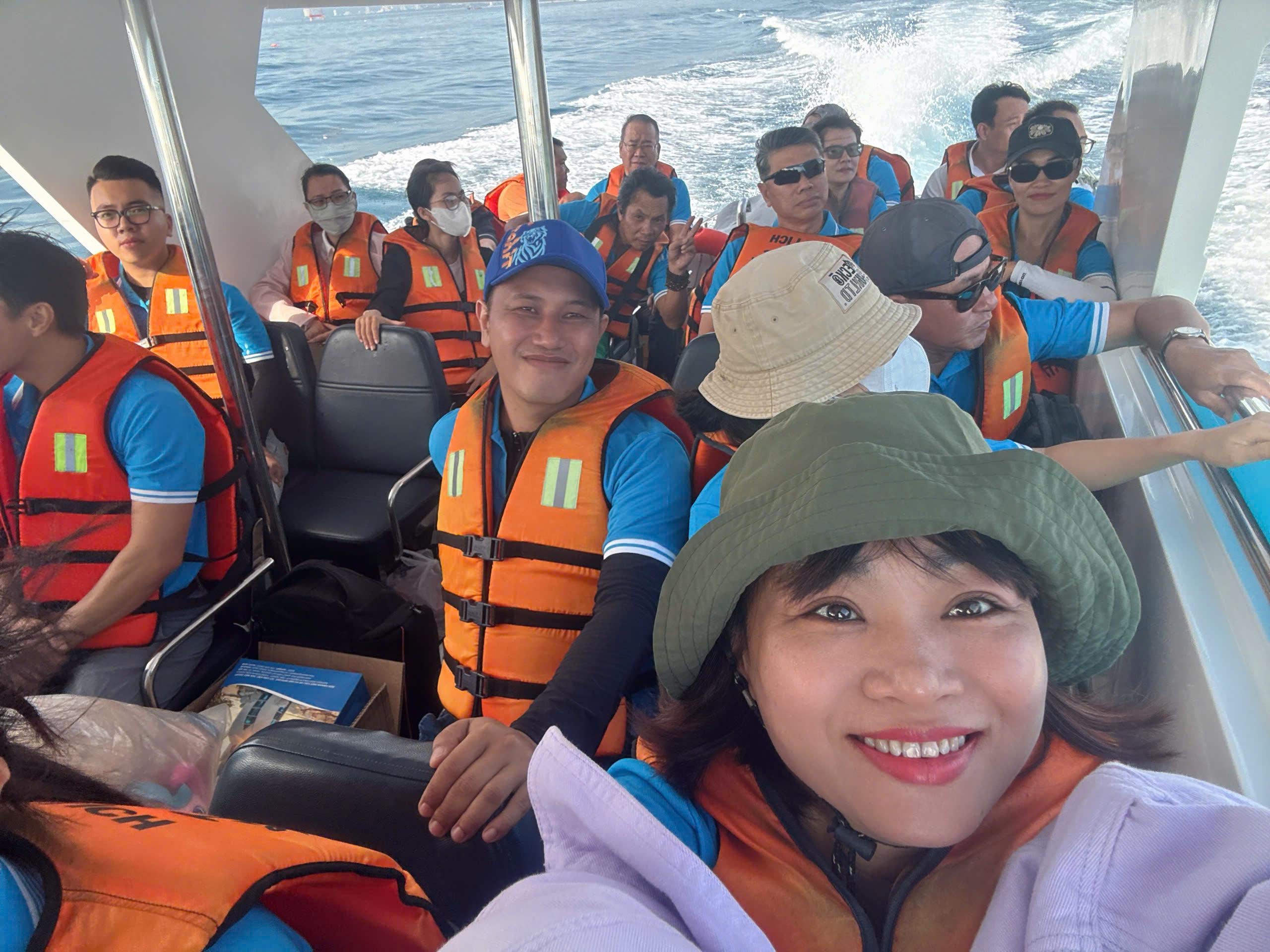 khao-sat-du-lich-cong-dong-bich-dam-tau-van-chuyen-3.jpg