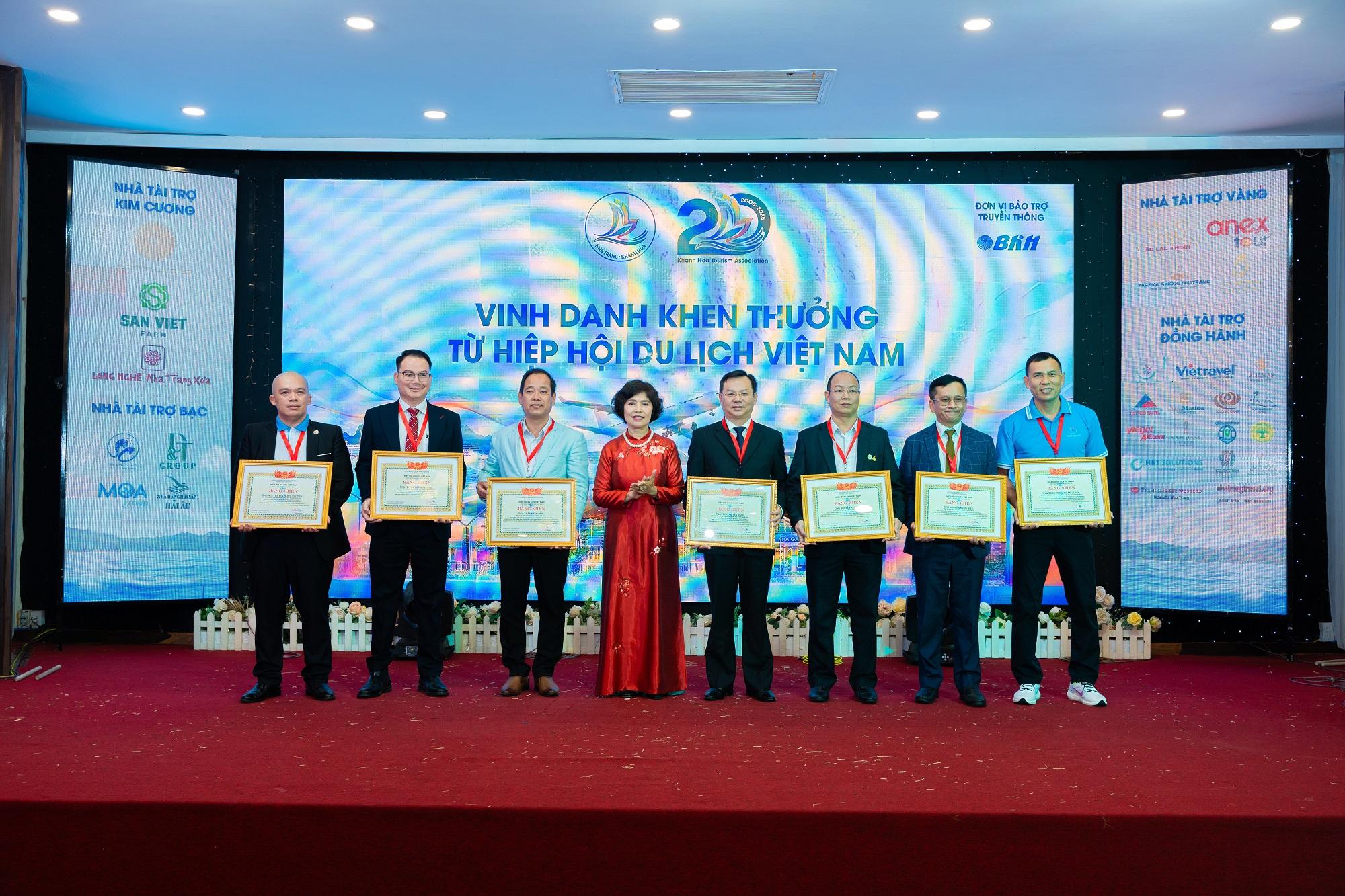 khen-thuong-ca-nhan-cua-hiep-hoi-du-lich-viet-nam-2025.jpg