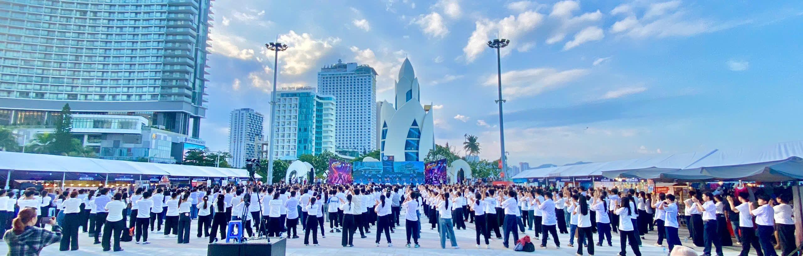 clb-tieng-anh-huong-dan-vien-ngay-hoi-tieng-anh-khanh-hoa-2026 (12)