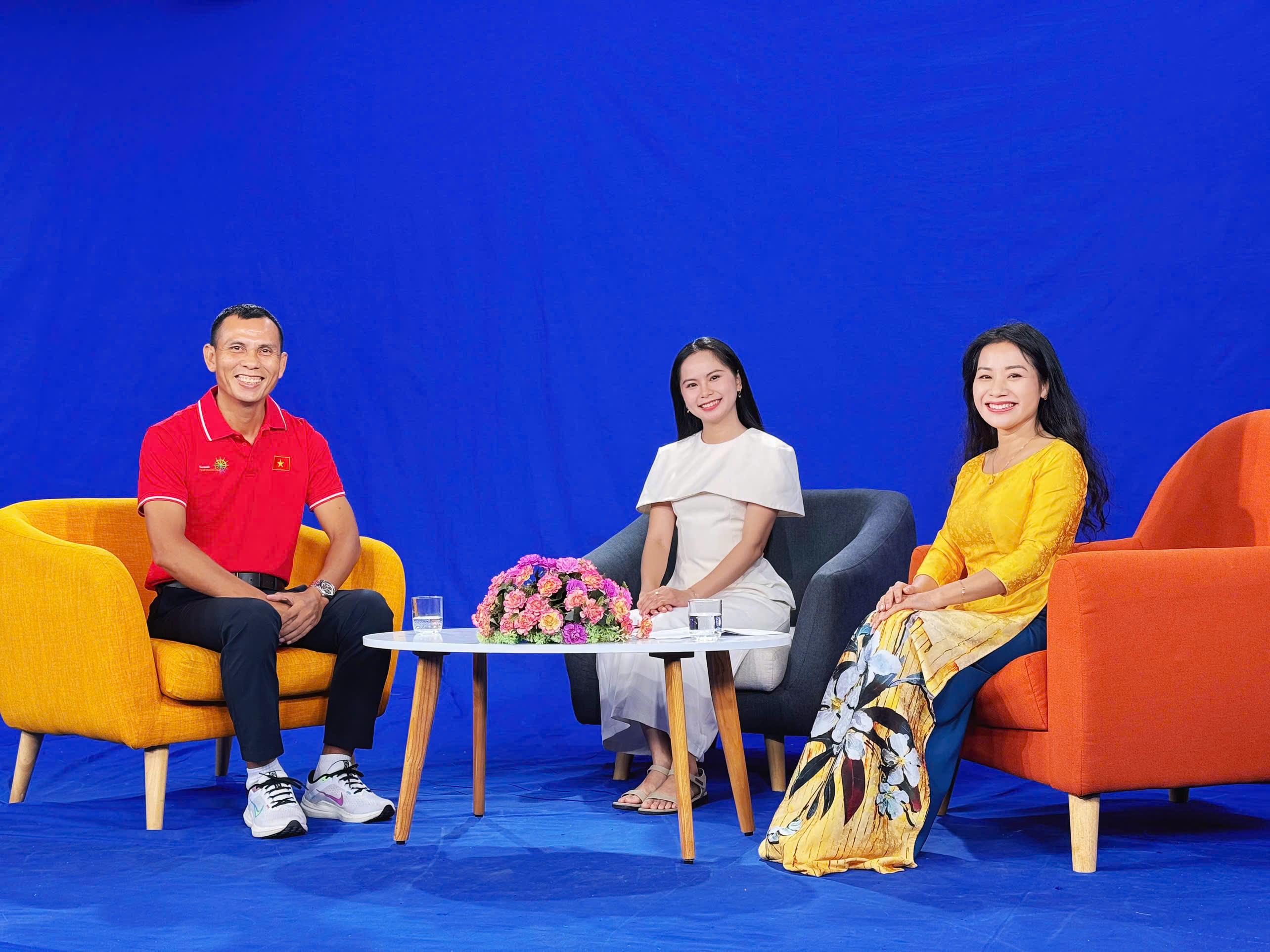 Talk-show-Huong-Dan-Vien-KTV (7)