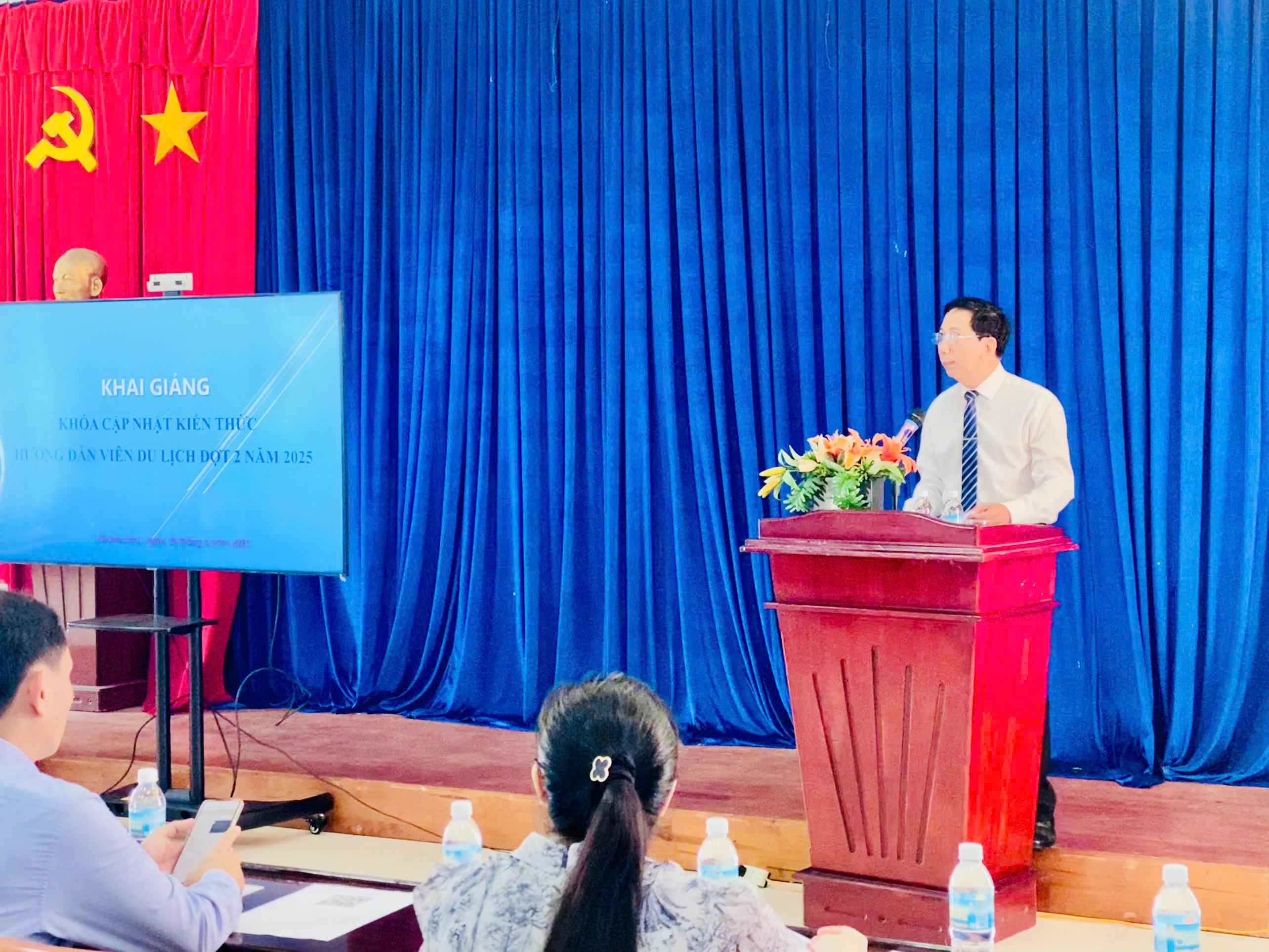 Cập nhật kiến thức cho 68 hướng dẫn viên du lịch